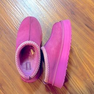 Ugg Tazz Platform Slippers size 10. Rare color
